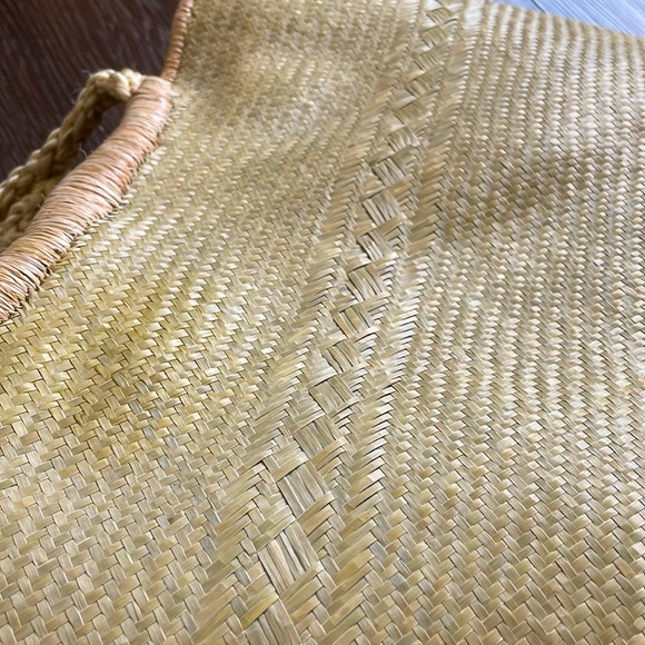 🏯Handmade Ten Thousand Villages straw weaved Tote natural sold out - Picture 4 of 14
